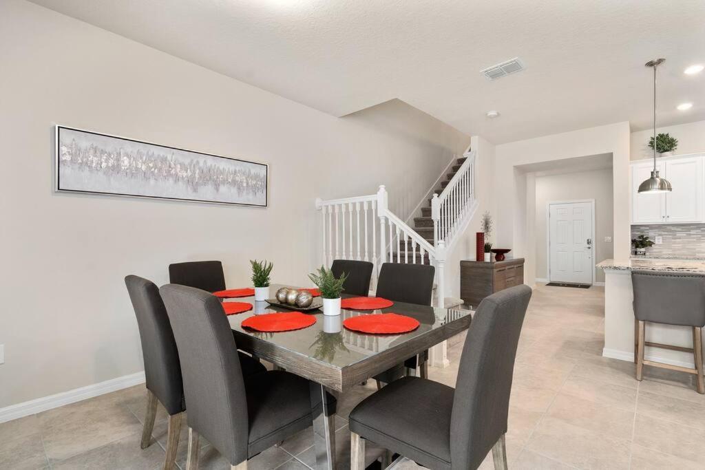 Holiday home 5br Family Retreat Mickey, Toy Story Rooms, Private Pool Davenport